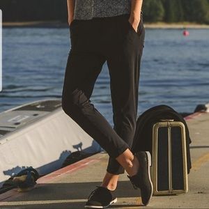 Lululemon black departure pants XS (0-2)